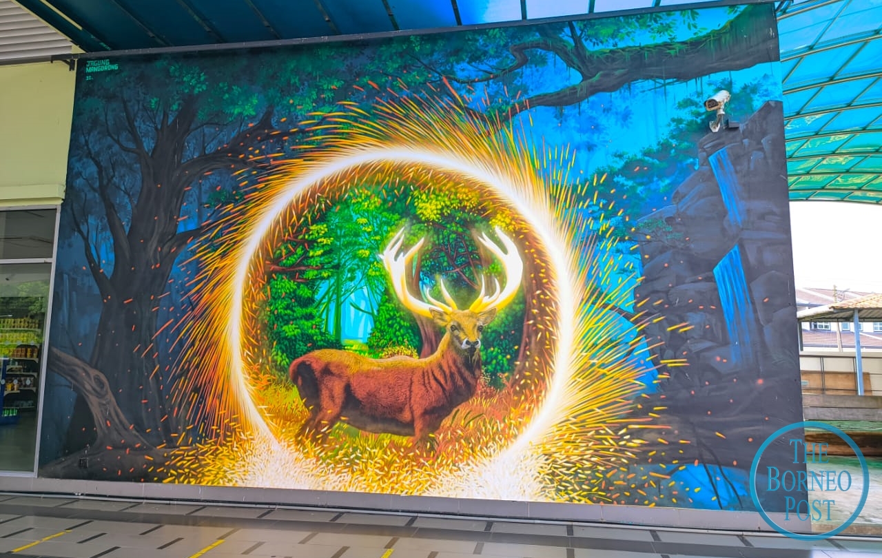 The mural painting measures 4.33 metres in height with a width of 7.07 metres at Gorgeous Trading Sdn Bhd’s Shell Station at Mile 9, Jalan Oya – entering into The Malaysia Book of Records (MBR). – Photo by Peter Boon