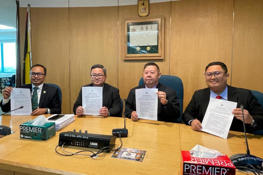 (From left) Izkandar, Ting, Lim and Yiing show a statement reminding food operators to comply with the SOP.