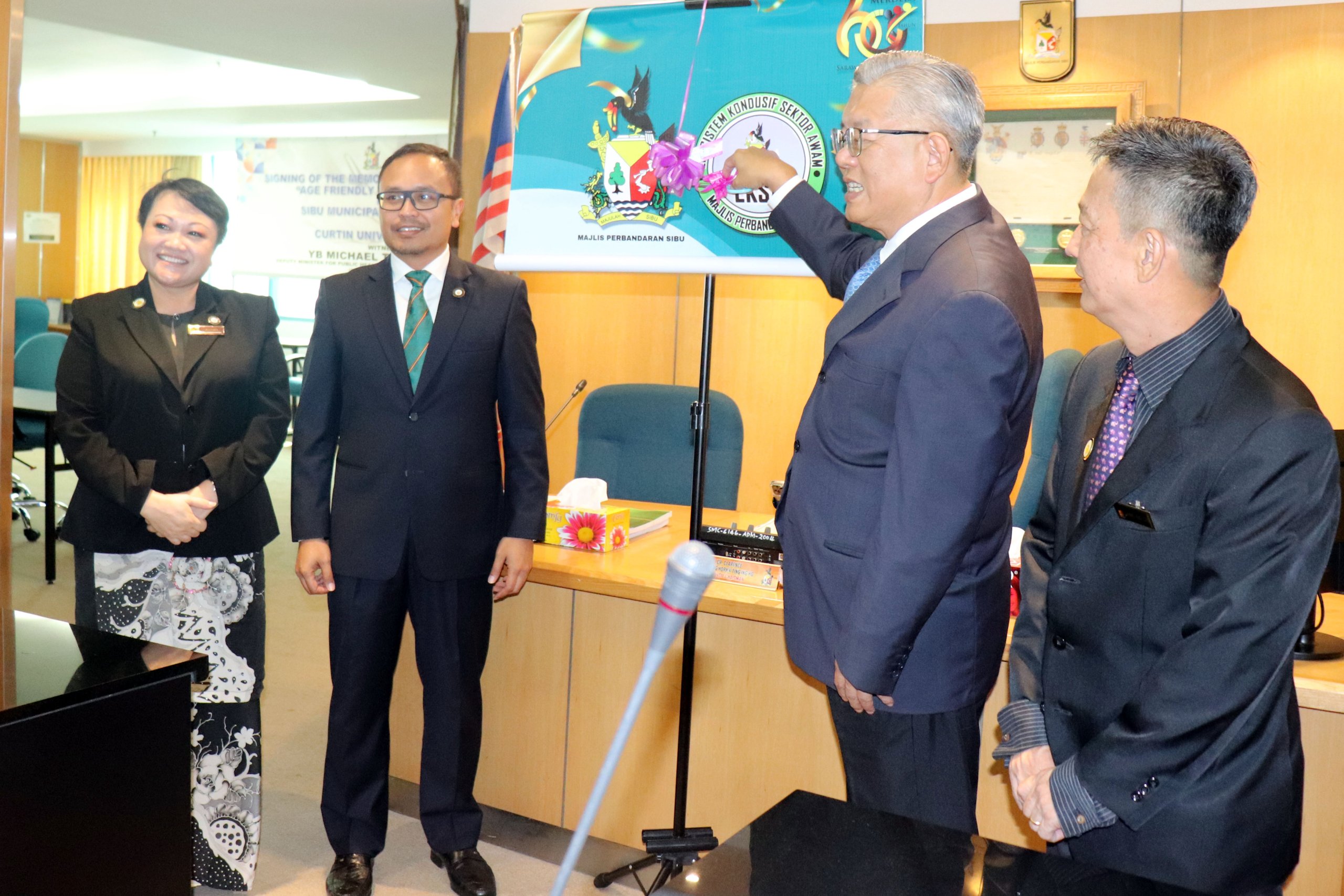 Ting (second right) launches Eksa as (from right) Yong, Mohammed Abdullah and Jestina look on.