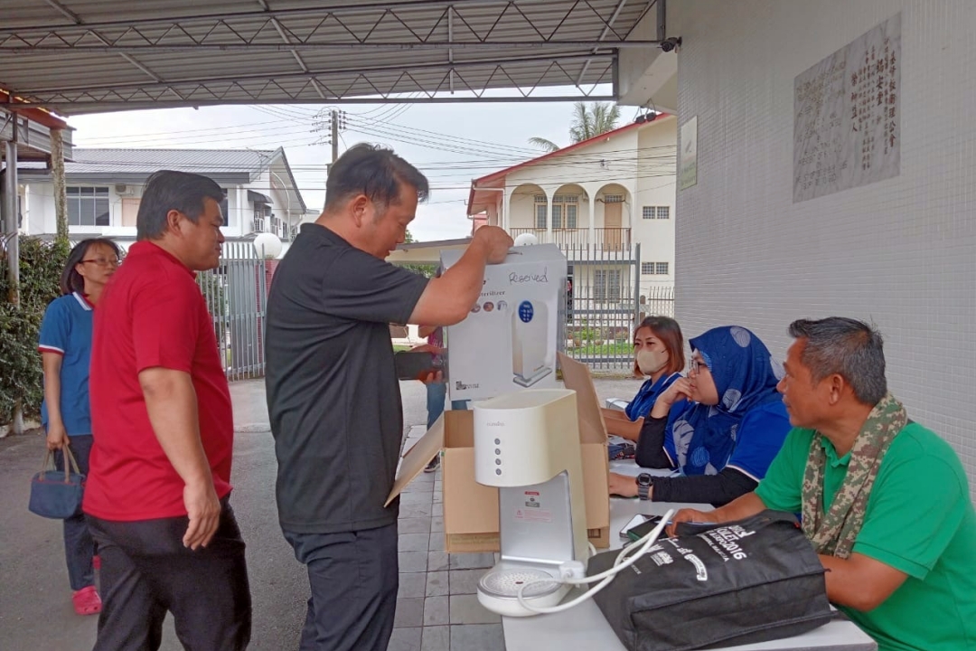 Residents sending in their used items to Zion Methodist Church.