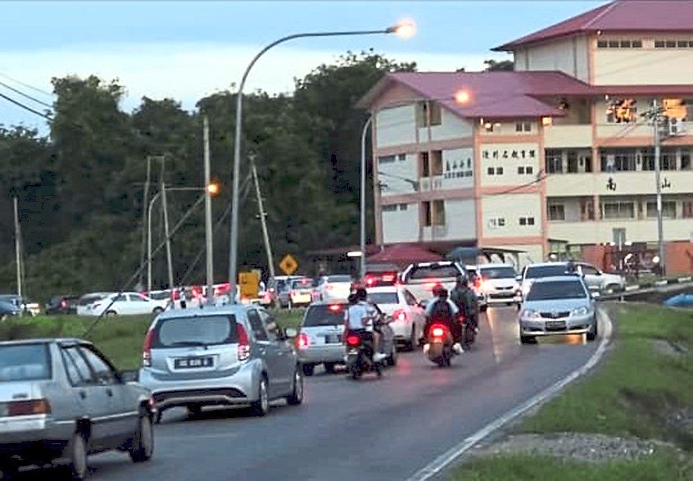 Traffic congestion during the early morning rush hour along Jalan Ulu Sungai Merah. Filepic