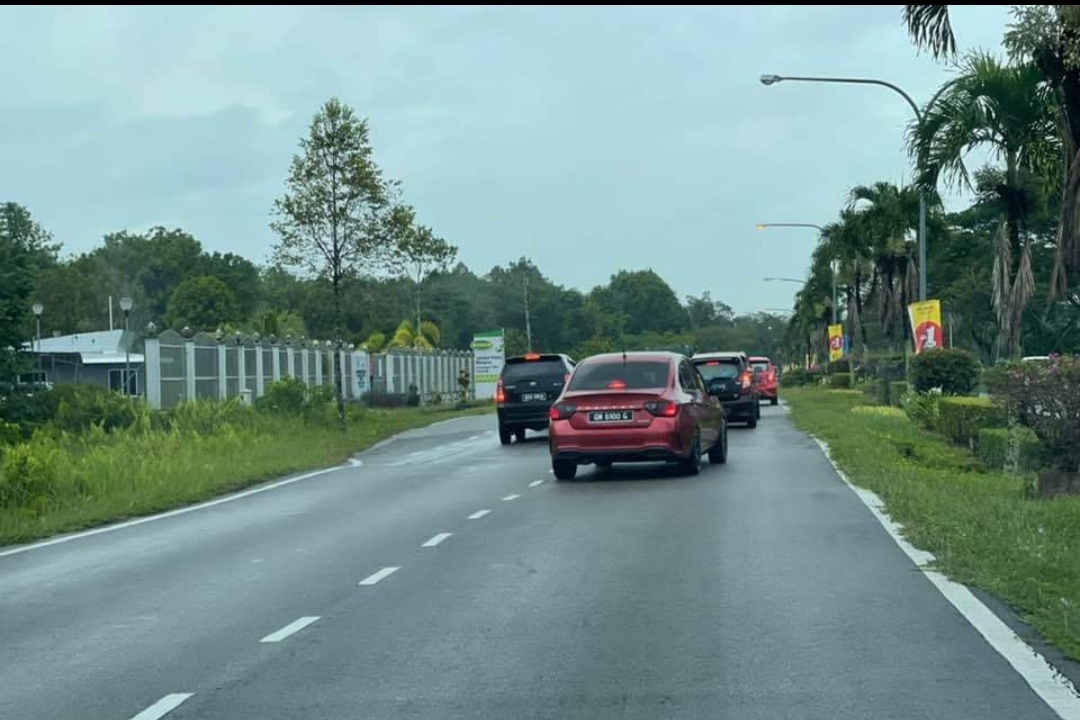 Motorists seen along Jalan Tunku Abdul Rahman during rush hour. — Photo from Facebook/Clarence Ting