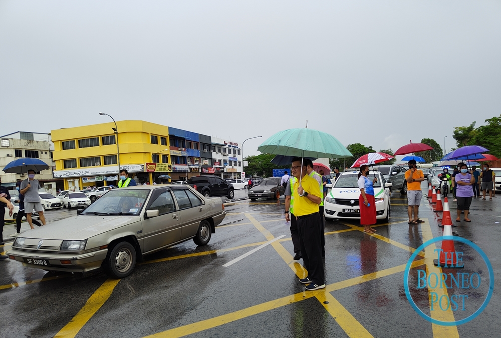 Chieng checking on the traffic flow in front of SMK Sacred Heart in this photo taken on June 13. – Photo by Peter Boon