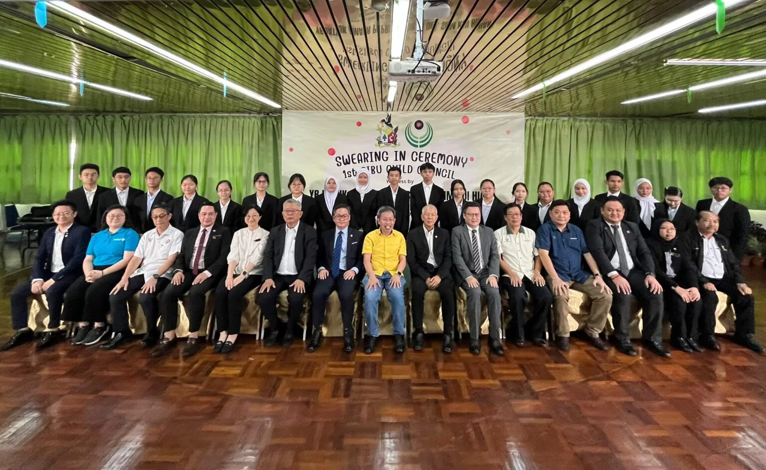 (Seated from 6th left) Clarence Ting, Tiang, Dr Sim, Sebastian Ting, and Chieng in a group photo with the newly appointed Child Council and both SMC and SRDC staffs.
