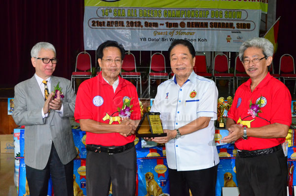 IN APPRECIATION: Dr Koh (second left) hands over a memento to Wong after opening the dog show.