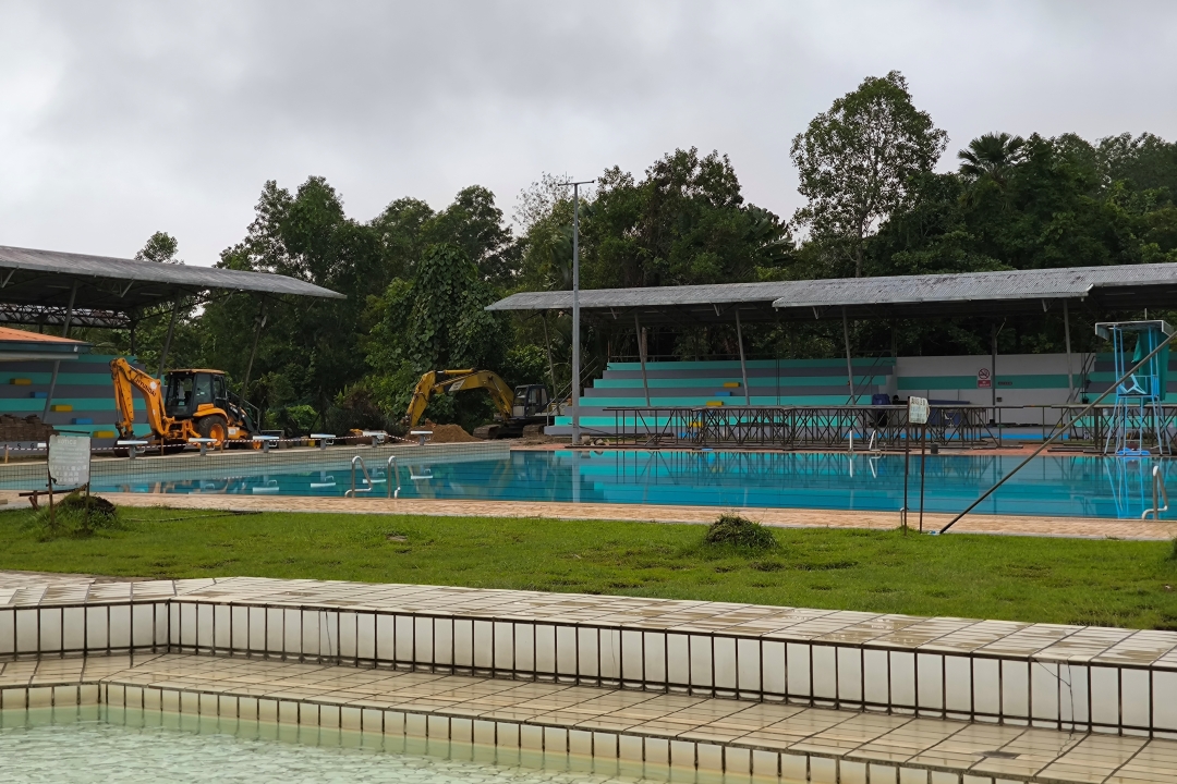 Roofing works in progress at Bukit Lima swimming pool. – Photo by Peter Boon