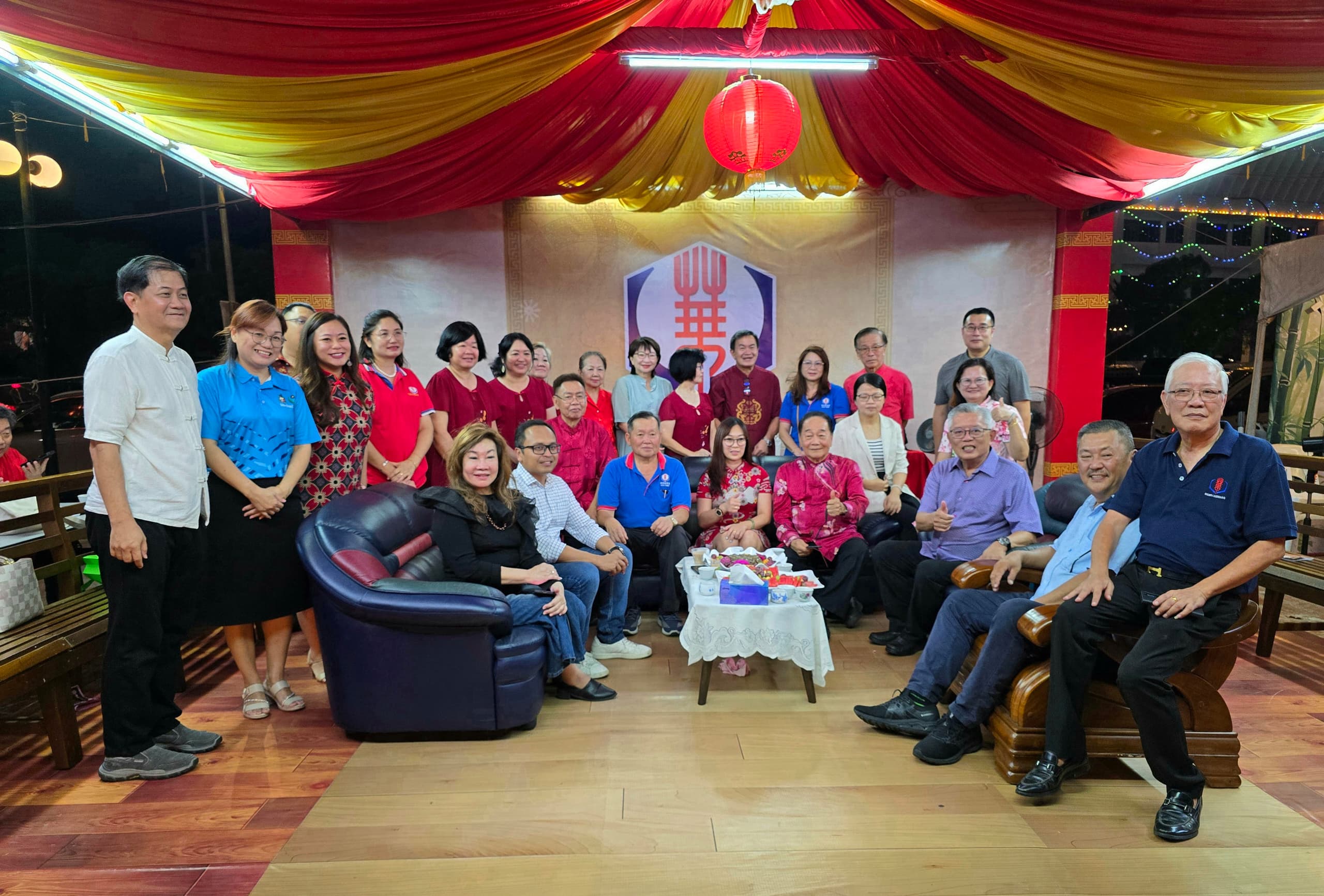 (Seated from third right) Sibu Municipal Council (SMC) chairman Clarence Ting, Wong, Ting, Lau, SMC deputy chairman Mohammed Abdullah Izkandar Roseley and others in a photo session at UCA Sibu booth. — Photo by Peter Boon