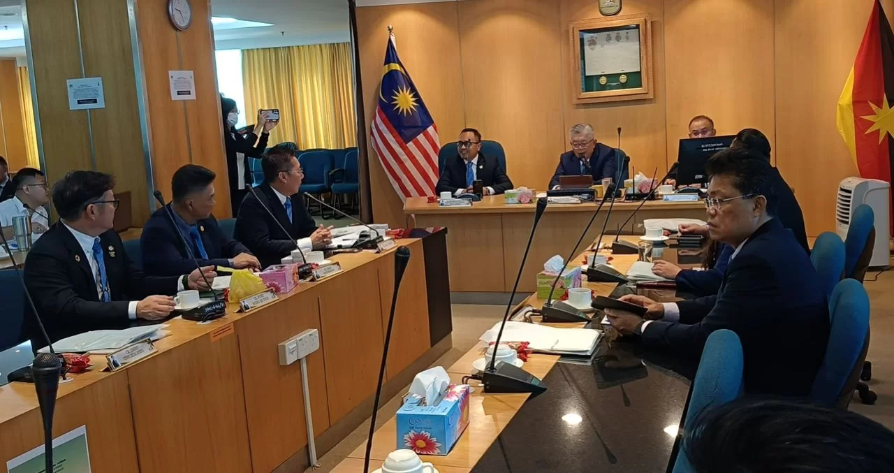 The SMC meeting chaired by Ting.