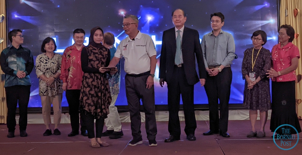 Ting (sixth left) symbolically officiates at the Diabetes Camp Sibu 2022. Also seen are Tiong (fourth right), Dr Teh (third left) and others. – Photo by Peter Boon