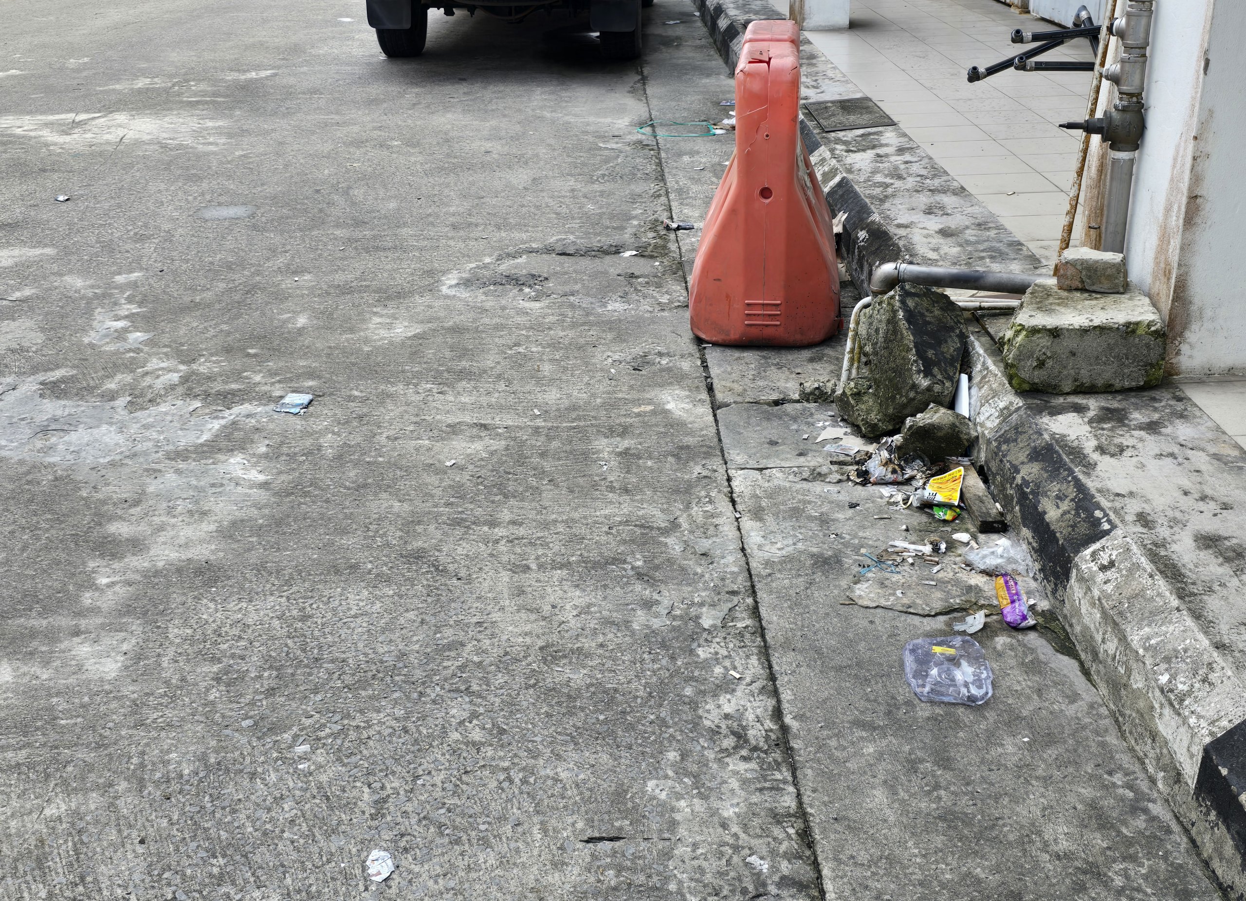 Photo shows the site behind a row of shophouse units at Jalan Wong King Huo. — Photo by Peter Boon
