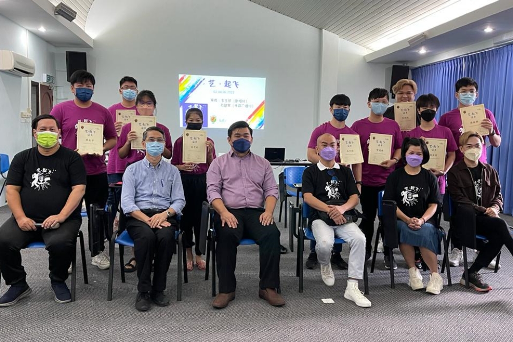 (Seated from left) Wee, Kiew, Ling, instructors and participants in a group photo yesterday.