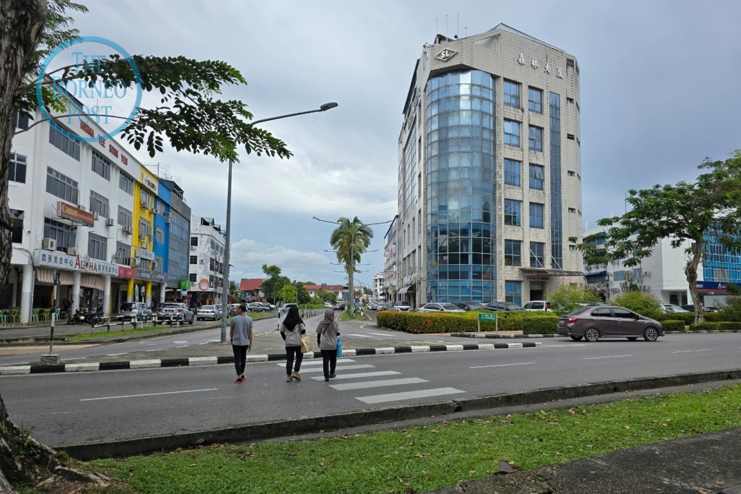 Members of the public making use of the zebra crossing along Jalan Tuanku Osman. — Photo by Peter Boon