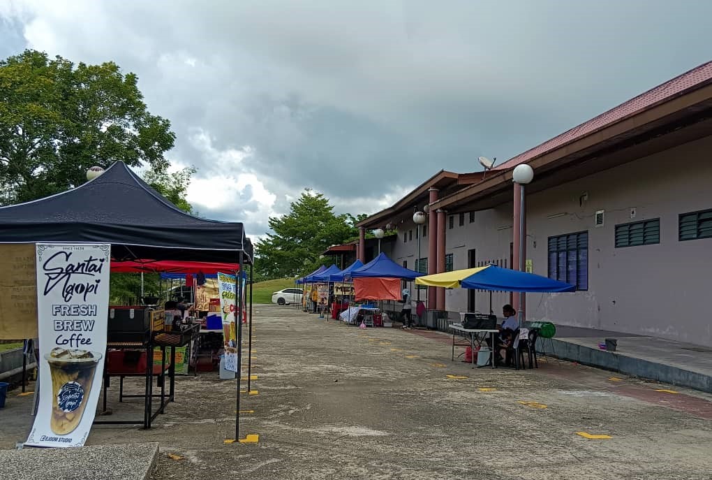 The temporary site for traders who previously traded along the roadside in Permai housing area. – Photo via WhatsApp/Cr Albert Tiang