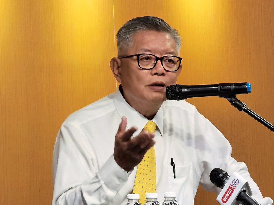 A FOOD court for all races is better than one that is just for a single ethnic group, says Sibu Municipal Council chairman Clarence Ting (pic) at a council full board meeting.