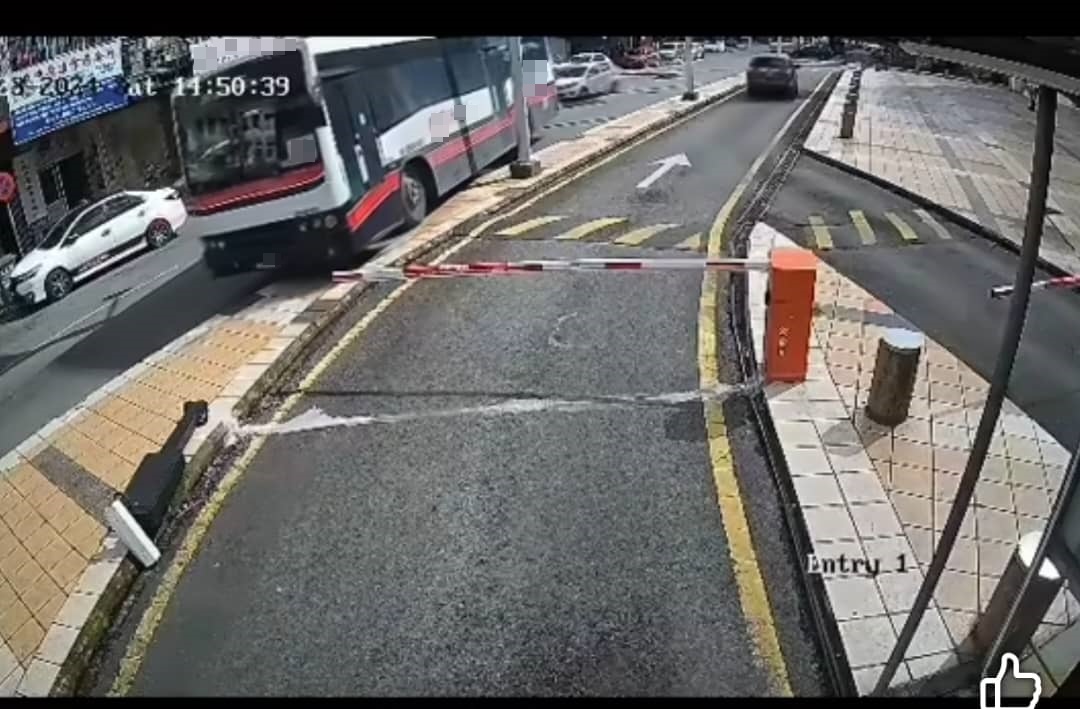 A screengrab of the video clip shows the incident.