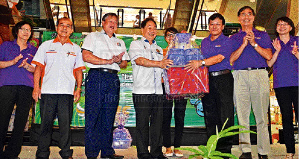 FOR YOU: Tong (right) presents a memento to Wong as Sim (third left), Ngieng (second right) and others look on.