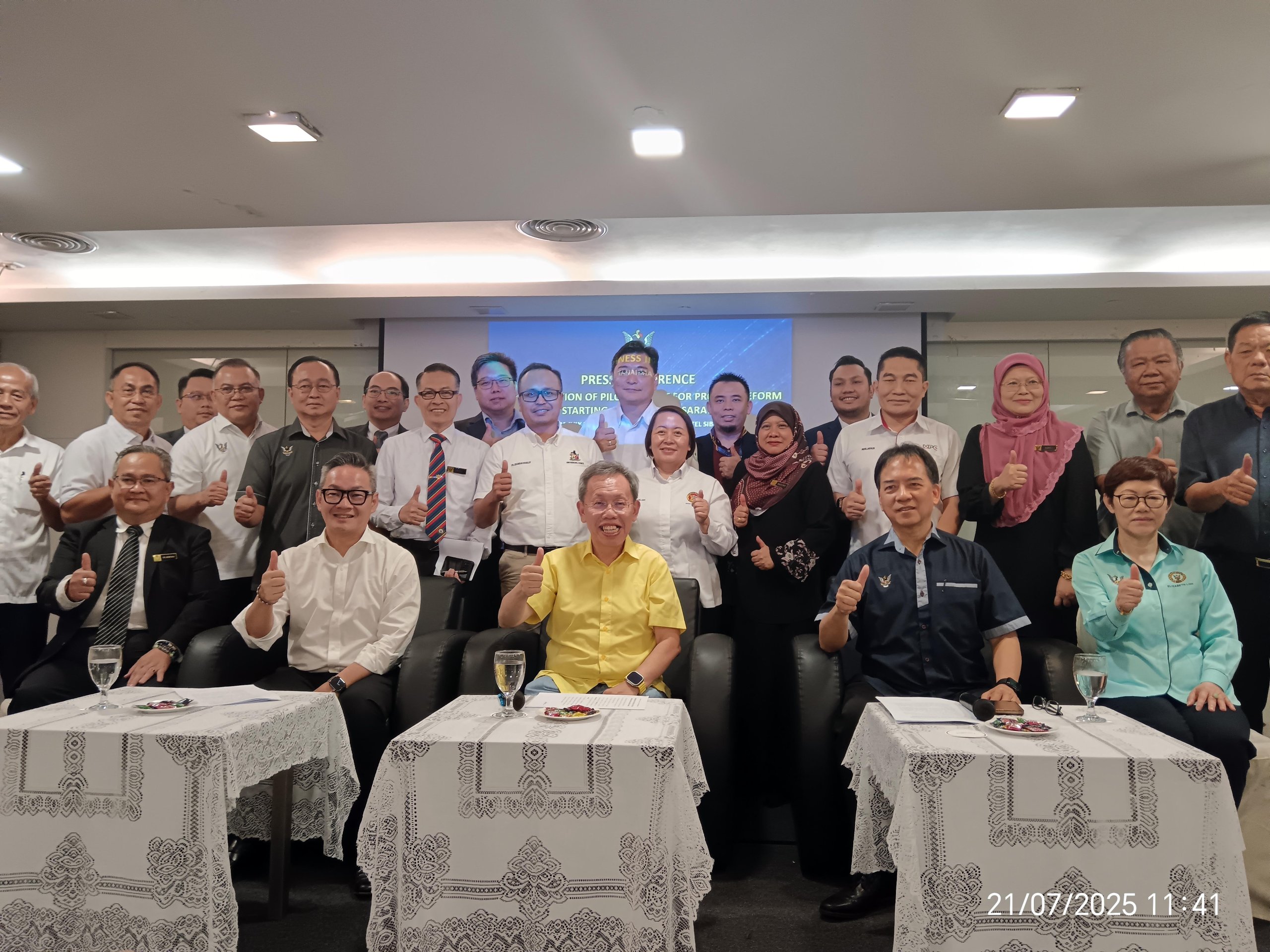 (Seated, from left) Sempurai, Tiang, Dr Sim, Hii, Loh and others pose with the thumbs-up gesture during a photo-call.