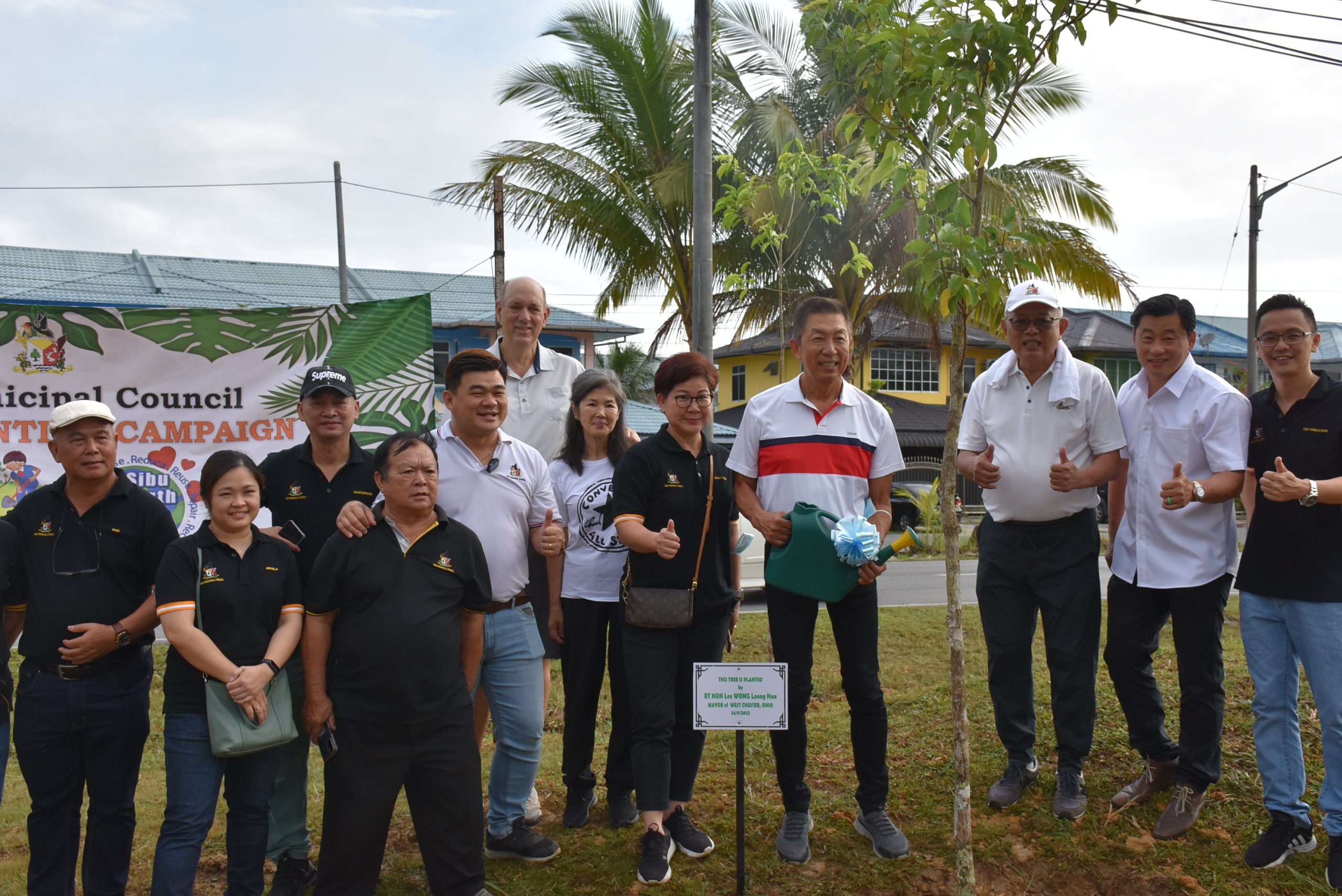 (Front, from second right) Tiong, Clarence, Wong, Jenny, Ling and others posing for a photo-call after the tree-planting session.