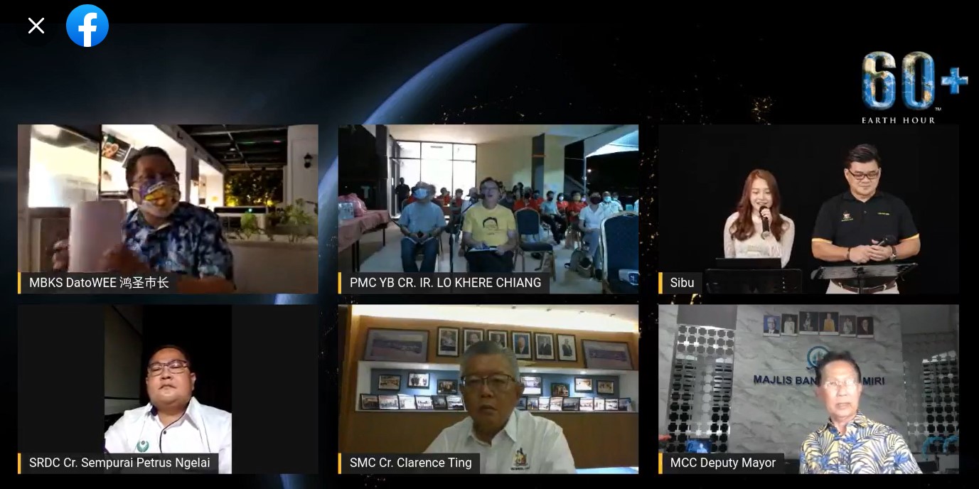 Ting (bottom, centre) doing his sharing during the virtual Earth Hour 2022, while (from left, bottom) Sempurai, Julaihi Mohamad, (from top left) Wee, Lo and others look on.