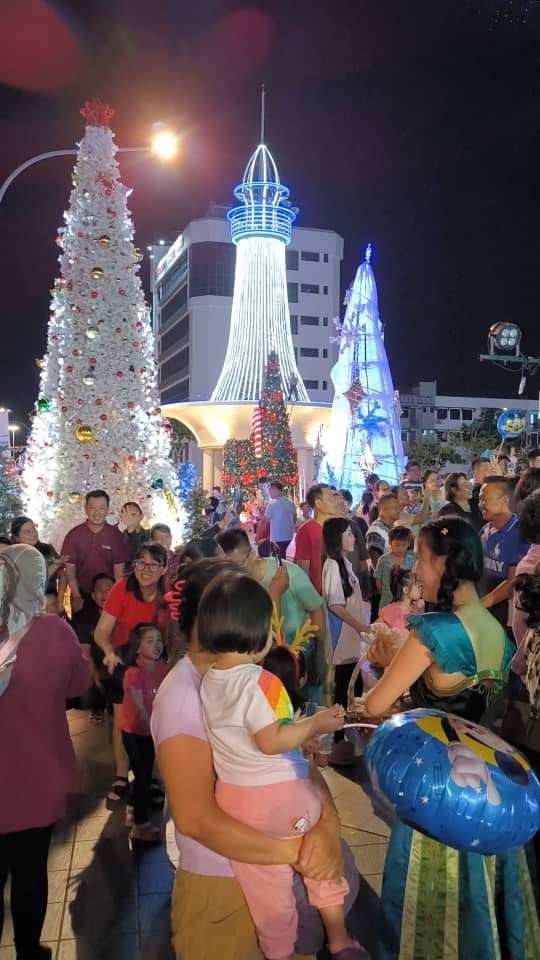 Folks from all walks of life gather for the Christmas Festival and lighting-up ceremony. – Photo by Peter Boon