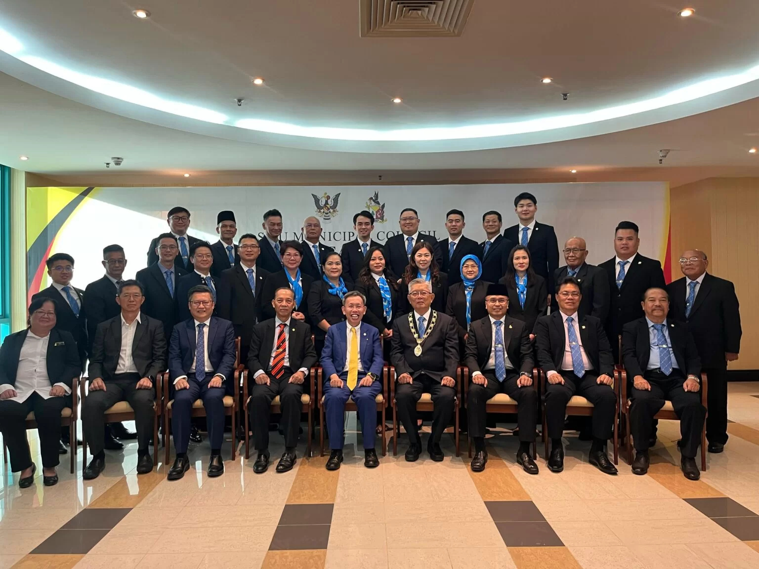 (Seated from fifth left) Dr Sim, Ting and Izkandar in a group photo with all the councillors and invited guests.
